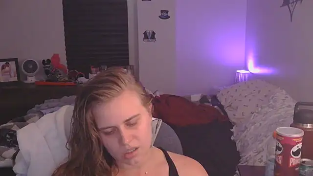 Sexyblonde12344 online show from September 16, 2025, 6:31 pm