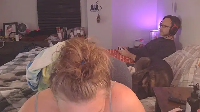 Sexyblonde12344 online show from October 22, 2025, 12:11 am