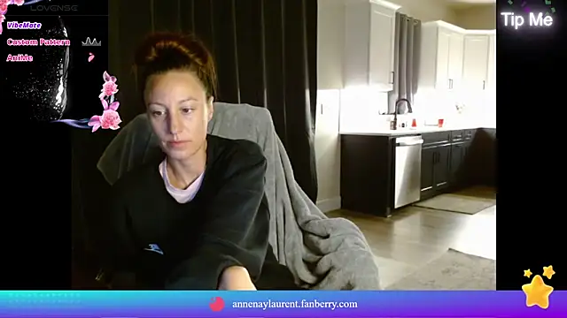 Snapshot of AnneNay chatting on March 19, 2026, 4:27 am AnneNay online show from March 19, 2026, 4:27 am