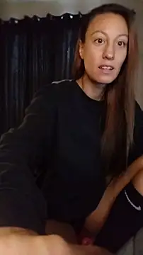 Snapshot of AnneNay chatting on April 1, 2026, 12:33 am AnneNay online show from April 1, 2026, 12:33 am