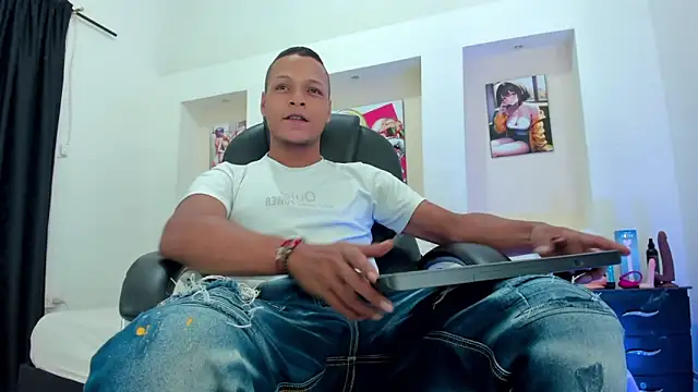 Ricky Owens1 online show from December 16, 2025, 7:52 pm