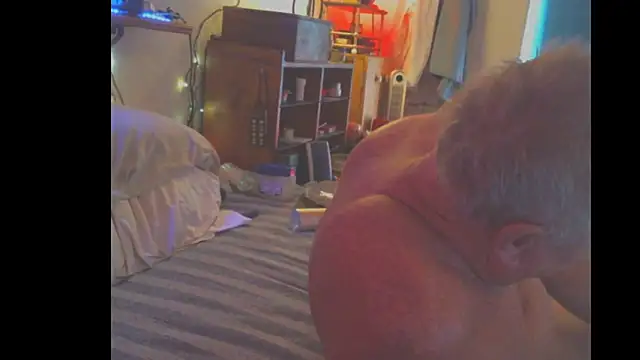 Pussyeat2please online show from October 8, 2025, 5:10 pm