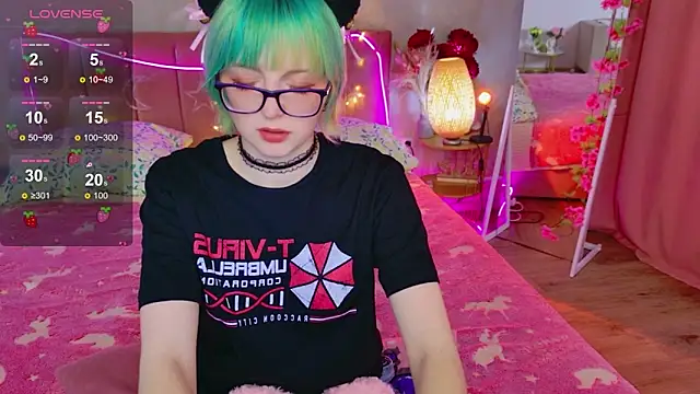 CoralineYoung online show from May 7, 2026, 5:02 am