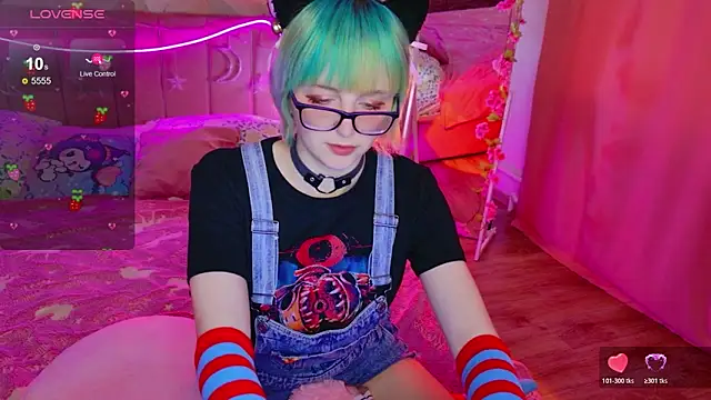 CoralineYoung online show from May 17, 2026, 5:05 am