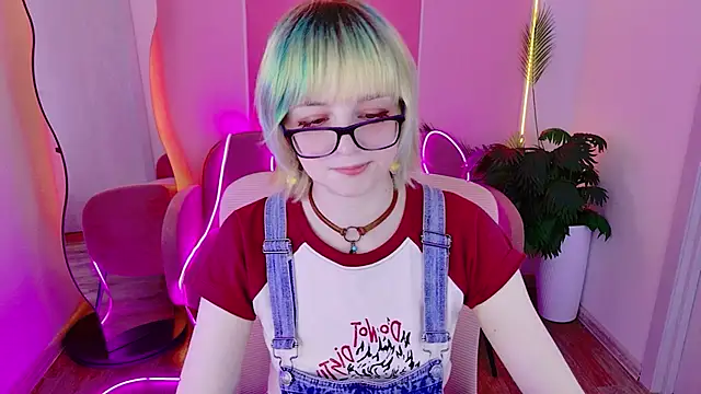 Snapshot of CoralineYoung chatting on June 24, 2026, 5:06 am CoralineYoung online show from June 24, 2026, 5:06 am