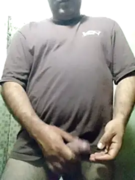 Snapshot of CurableMow chatting on October 24, 2025, 6:04 pm CurableMow online show from October 24, 2025, 6:04 pm