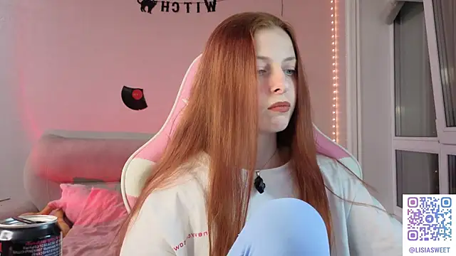 Snapshot of Lika_Emmir chatting on November 19, 2025, 1:00 pm Lika Emmir online show from November 19, 2025, 1:00 pm