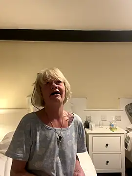 ladyboatlady online show from December 5, 2025, 7:50 am