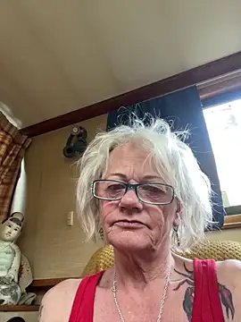 ladyboatlady online show from April 23, 2026, 6:21 pm