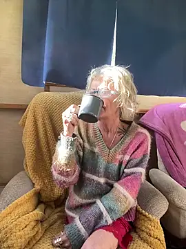 ladyboatlady online show from April 24, 2026, 7:22 am