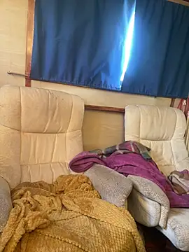 ladyboatlady online show from May 7, 2026, 5:35 am
