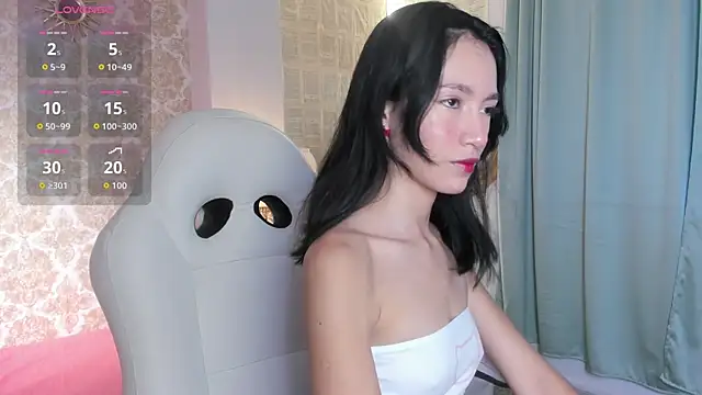 Snapshot of LilyThea chatting on September 17, 2025, 8:43 pm LilyThea online show from September 17, 2025, 8:43 pm