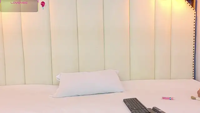 SamantaKane online show from December 19, 2025, 3:46 am