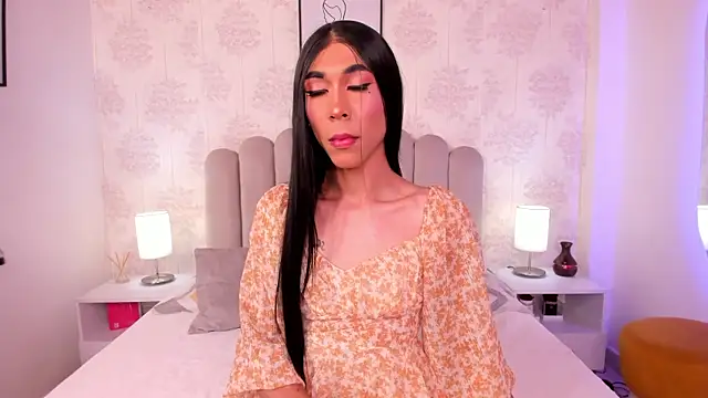 ShaynaHosk online show from September 20, 2025, 7:04 pm