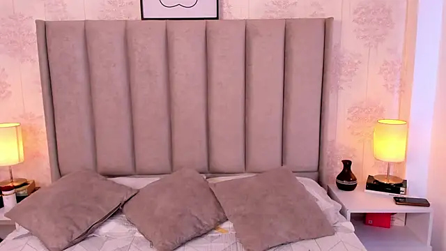 ShaynaHosk online show from May 13, 2026, 3:48 am