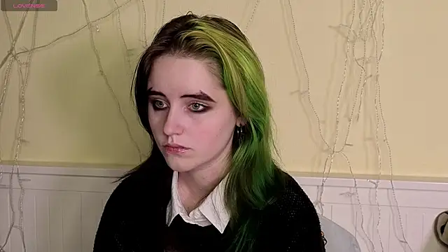 Snapshot of PortiaHedge chatting on October 7, 2025, 6:27 pm PortiaHedge online show from October 7, 2025, 6:27 pm