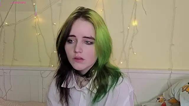 Snapshot of PortiaHedge chatting on October 8, 2025, 7:11 pm PortiaHedge online show from October 8, 2025, 7:11 pm