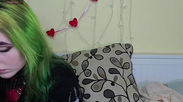 Snapshot of PortiaHedge chatting on October 15, 2025, 6:08 pm PortiaHedge online show from October 15, 2025, 6:08 pm