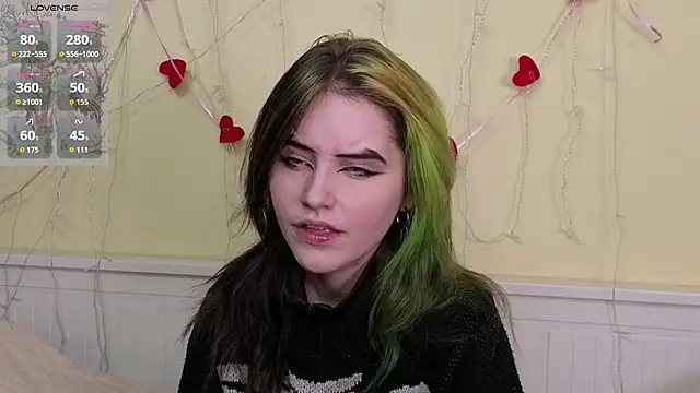 Snapshot of PortiaHedge chatting on October 22, 2025, 7:13 pm PortiaHedge online show from October 22, 2025, 7:13 pm