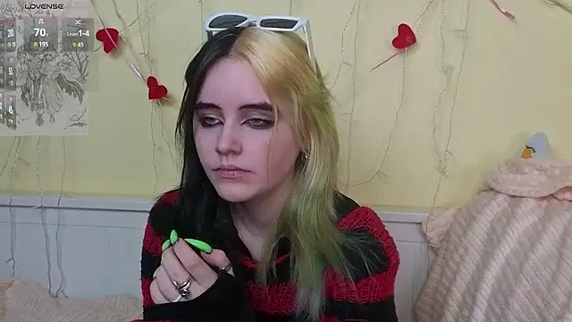 Snapshot of PortiaHedge chatting on October 24, 2025, 6:15 pm PortiaHedge online show from October 24, 2025, 6:15 pm