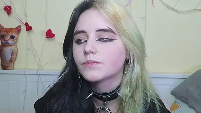 Snapshot of PortiaHedge chatting on October 27, 2025, 7:51 pm PortiaHedge online show from October 27, 2025, 7:51 pm