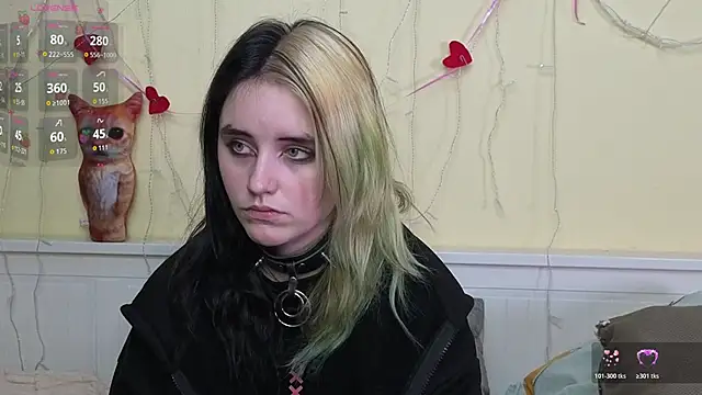 Snapshot of PortiaHedge chatting on October 28, 2025, 7:27 pm PortiaHedge online show from October 28, 2025, 7:27 pm