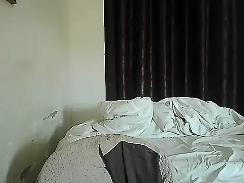 Snapshot of Dollseye chatting on April 12, 2026, 7:57 am Dollseye online show from April 12, 2026, 7:57 am