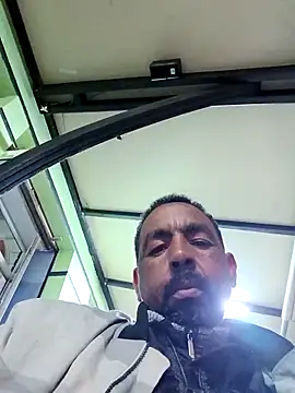 Snapshot of Bob_black chatting on March 18, 2026, 8:01 pm Bob black online show from March 18, 2026, 8:01 pm