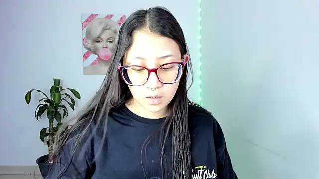 Snapshot of rouse_red chatting on September 21, 2025, 2:08 pm rouse red online show from September 21, 2025, 2:08 pm