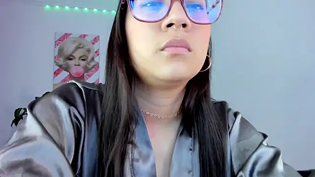 Snapshot of rouse_red chatting on October 21, 2025, 7:25 pm rouse red online show from October 21, 2025, 7:25 pm