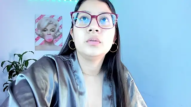 Snapshot of rouse_red chatting on October 22, 2025, 7:35 pm rouse red online show from October 22, 2025, 7:35 pm