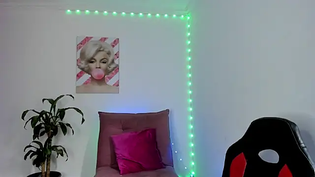 Snapshot of rouse_red chatting on October 24, 2025, 7:21 pm rouse red online show from October 24, 2025, 7:21 pm