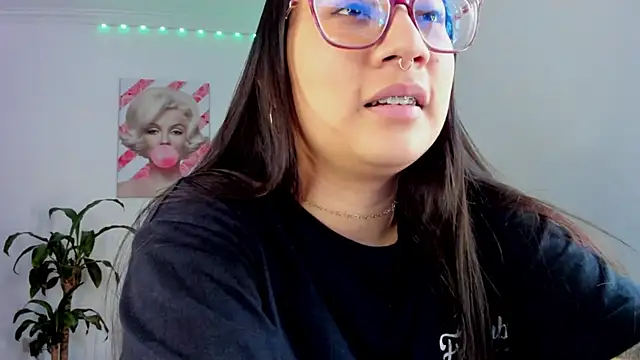 Snapshot of rouse_red chatting on October 29, 2025, 7:26 pm rouse red online show from October 29, 2025, 7:26 pm