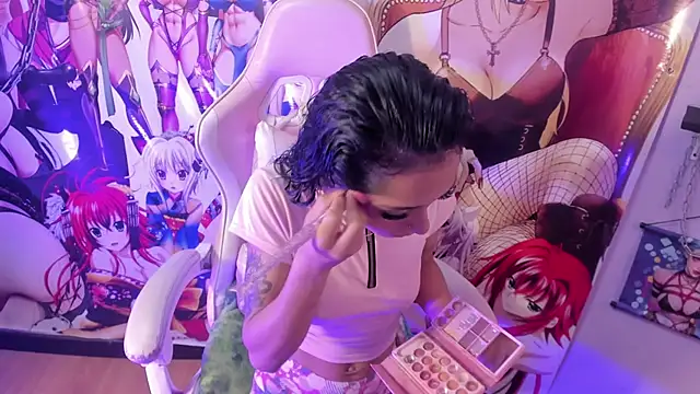 Snapshot of Kylie_Moan chatting on October 10, 2025, 4:44 am Kylie Moan online show from October 10, 2025, 4:44 am