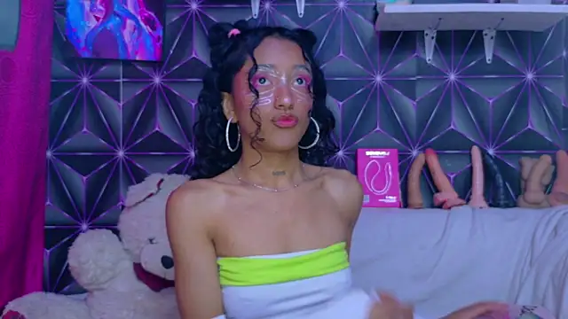 Snapshot of Kylie_Moan chatting on October 29, 2025, 5:42 am Kylie Moan online show from October 29, 2025, 5:42 am