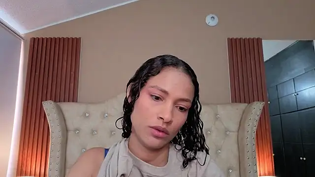 SofiaDelicia online show from November 18, 2025, 4:33 pm