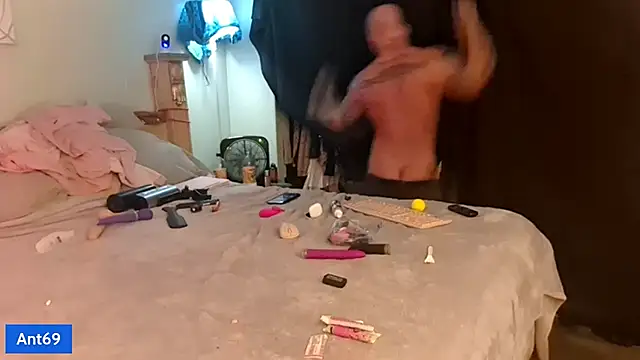 Snapshot of AntMeich6969 chatting on October 18, 2025, 3:02 pm AntMeich6969 online show from October 18, 2025, 3:02 pm