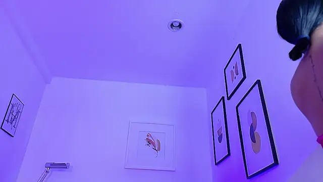 cutepetitee online show from April 27, 2026, 7:56 pm