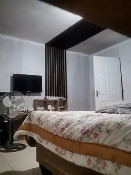 Pnice online show from October 12, 2025, 4:28 pm