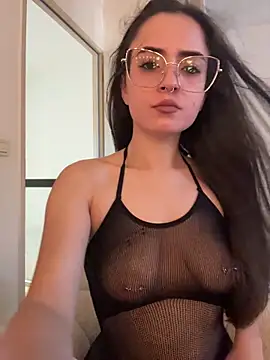 GiuliaDollx online show from July 16, 2026, 3:29 pm