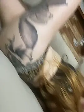 Lazinha18 online show from October 18, 2025, 12:13 am