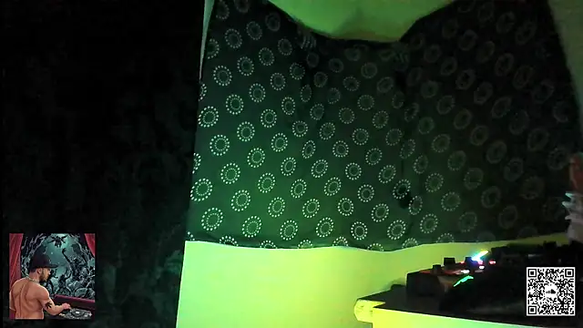 Snapshot of DjDiCKmannOnE chatting on September 18, 2025, 8:44 pm DjDiCKmannOnE online show from September 18, 2025, 8:44 pm