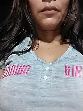 Snapshot of dyjaA chatting on October 31, 2025, 10:27 am dyjaA online show from October 31, 2025, 10:27 am