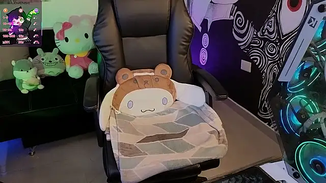 Yuhwan  online show from November 10, 2025, 7:13 pm