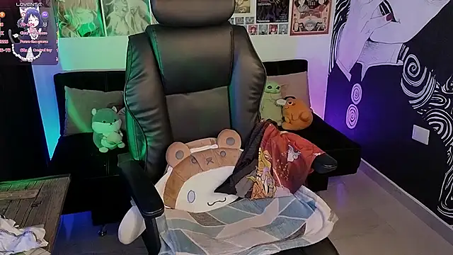 Yuhwan  online show from November 24, 2025, 9:58 pm