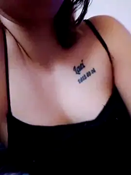 Themaskedgirl21 online show from February 25, 2026, 1:43 pm