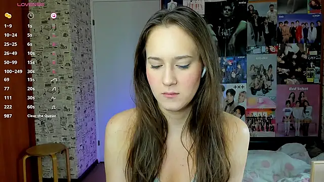 LucyRose3 online show from September 26, 2025, 5:50 pm