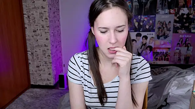 LucyRose3 online show from November 26, 2025, 4:08 pm