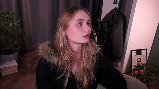 lisa schiele online show from November 11, 2025, 7:47 pm