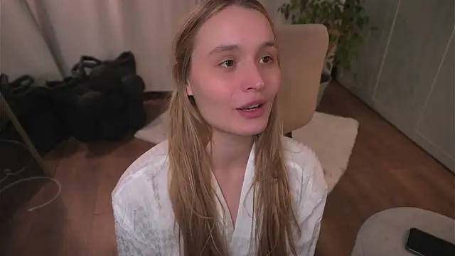 lisa schiele online show from February 3, 2026, 2:53 am